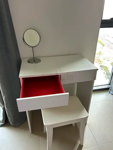 Makeup desk with matching chair and mirror - good condition