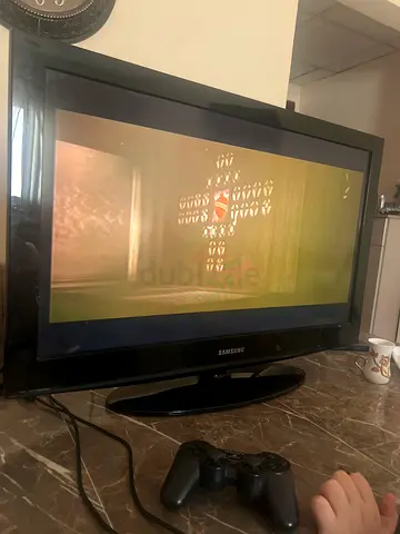 Samsung 32-inch LED TV in working condition with stand