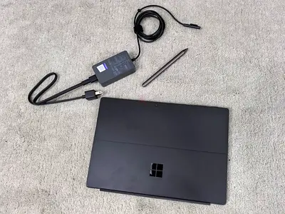 Surface Pro 7+ (11th GEN Core i7) 16gb ram + keyboard + Charger + Microsoft Office
