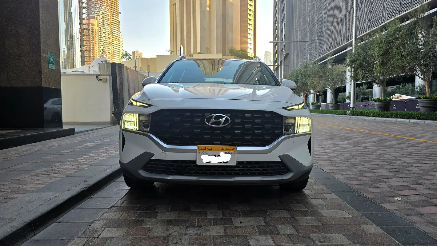 Hyundai Santa Fe 2024 — photo 1 of 9