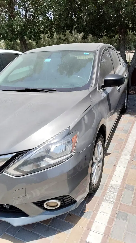 Nissan Sentra 2018 — photo 1 of 9