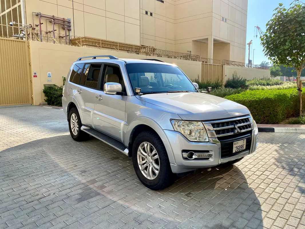 Mitsubishi Pajero 2017 — photo 1 of 13