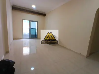 فرصة مميزة للإيجار السنوي في منطقة الروضة 3 بعجمان، شقة واسعة داخل بناية جديدة تقع على شارع الشيخ عمار الرئيسي، في موقع حيوي قريب من جميع الخدمات