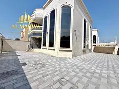 Huge 3 Master Bedroom's with Big Open yard Area