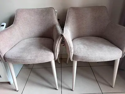 Pan Emirates chairs