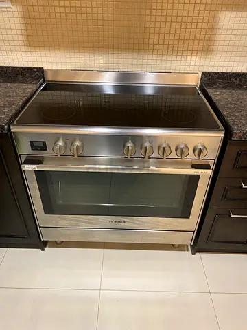 Bosch 90x60cm series 8 electric cooker neat and clean