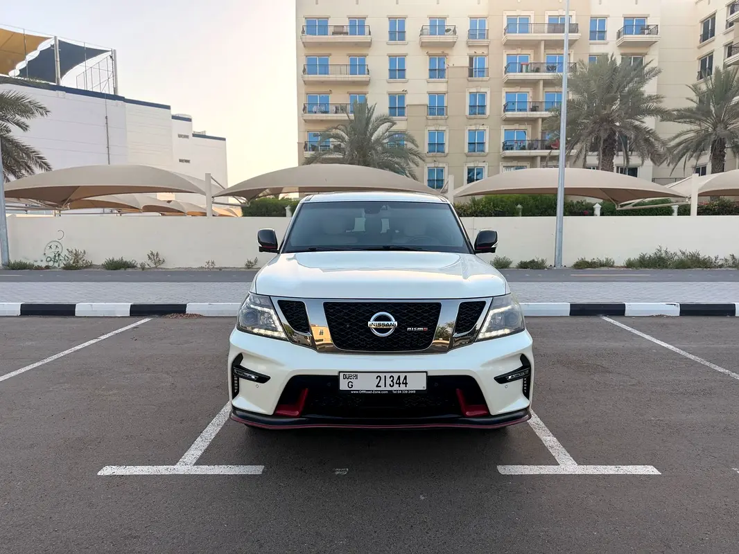 Nissan Patrol 2016 — photo 1 of 15