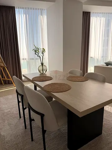 Modern light wood dining table with 5 upholstered chairs - excellent condition