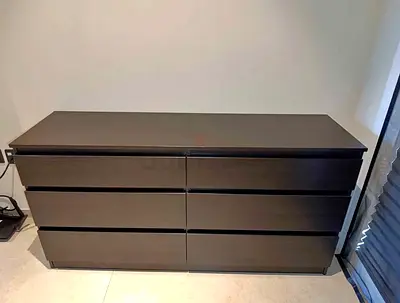 Dark Wood 6-Drawer Dresser / Chest - great Condition