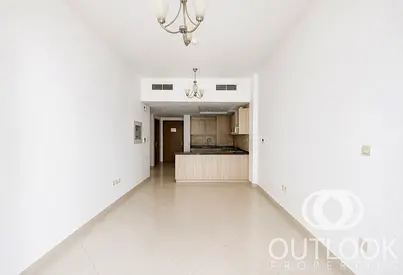 Spacious 1BR | Mid Floor | Prime Location