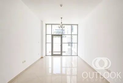Spacious 1BR | Mid Floor | Prime Location