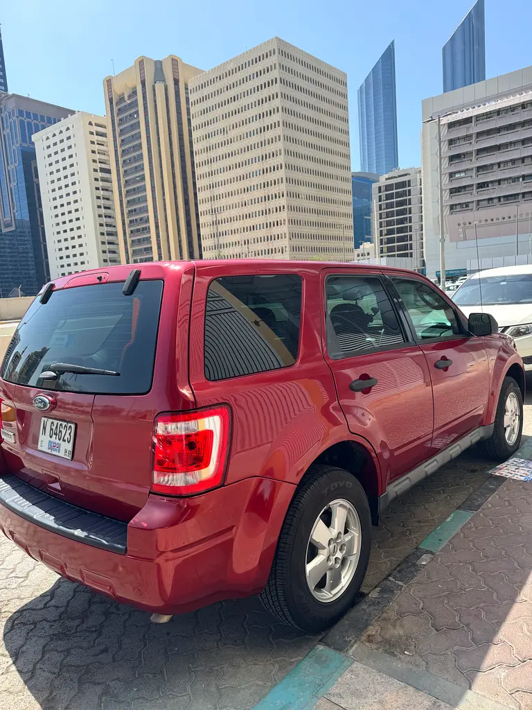 Ford Escape 2012 — photo 1 of 6
