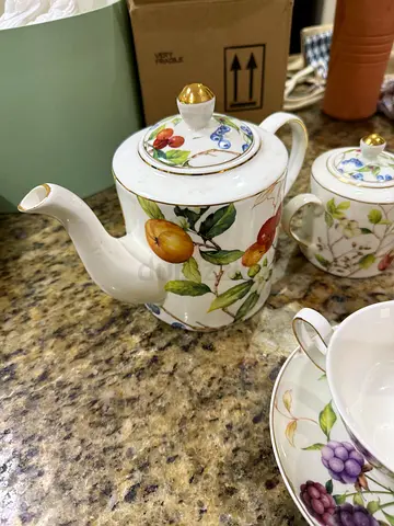 Tea set as in picture. See description