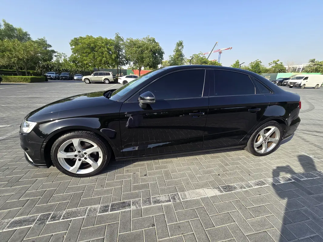 Audi A3 2019 — photo 1 of 11