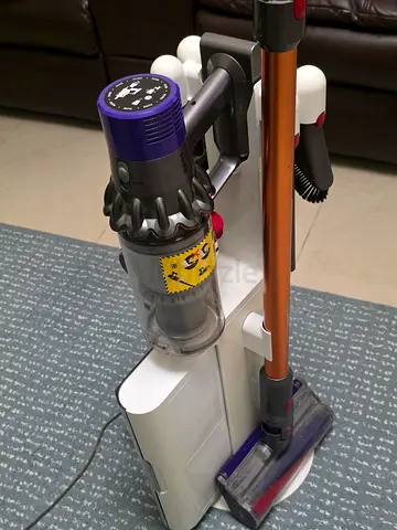 Dyson V10 vacuum for sale nice condition with stand