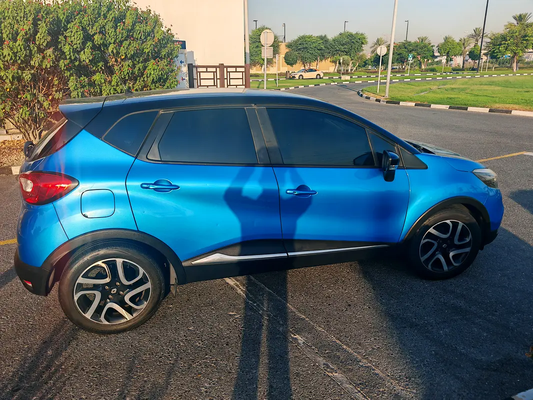 Renault Captur 2016 — photo 1 of 4
