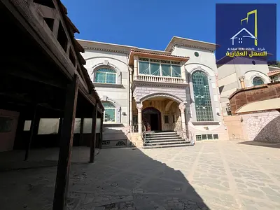Villa for Sale 6 Master Bedrooms + Elevator + 4 Parking Spaces