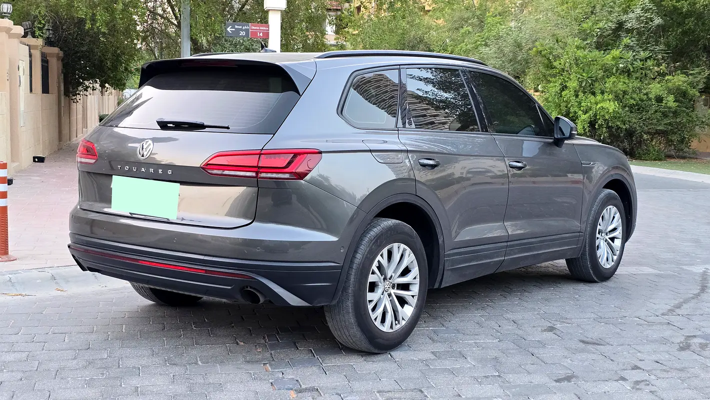 Volkswagen Touareg 2020 — photo 1 of 13