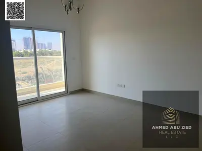 اشيك وافخم شقة اول ساكن تتكون من غرفتين نوم ماستر _صالة واسعة جدا _مطبخ مجهز _3 حمام _صيانة كاملة علي المالك طول فترة الايجار _قريب من الخدمات