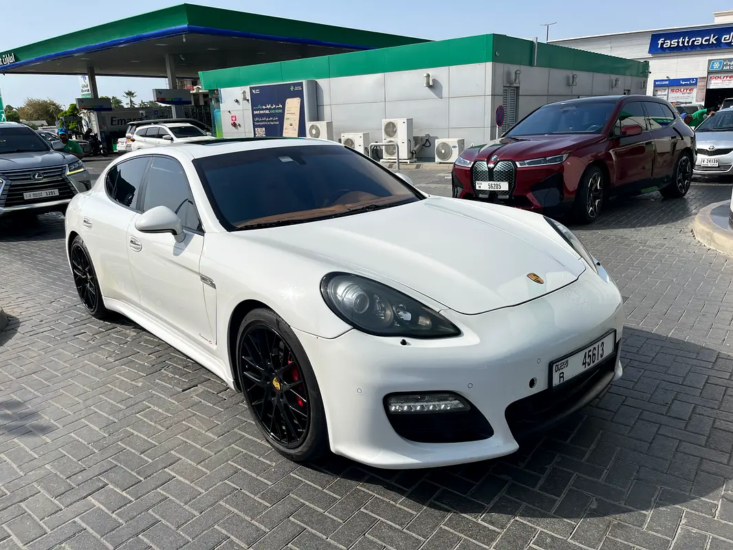 Porsche Panamera 2013 — photo 1 of 2