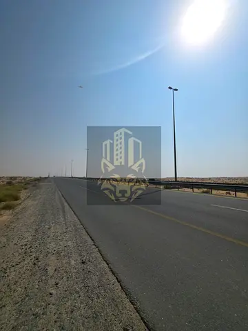 فرصة استثمارية قطعة ارض بمنطقة المالحة(جويزع سابقا)بالشارقة.  المساحة: 3,100 قدم مربع.