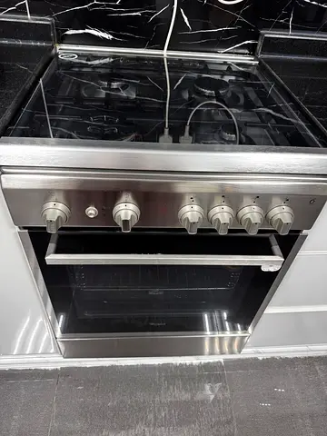 Stainless Steel freestanding cooker - Excellent Condition
