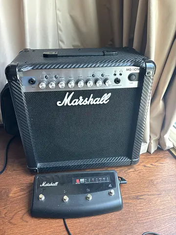 Marshall MG15CFX with pedal with original box
