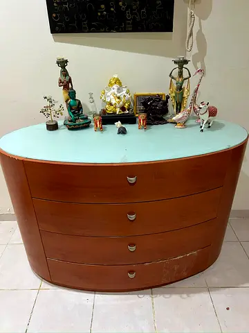 Elegant Wooden Entry Foyer Table – Excellent Condition