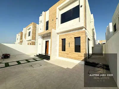 Luxury villa, first occupancy, for annual rent in Al-Helio, 3 master BR, maid room, 5 bathrooms, spacious hall, spacious majlis, yard, prime location.