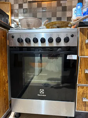Electrolux freestanding cooker with oven - good condition