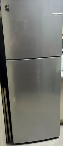 Due to relocation - Silver Freestanding Refrigerator-Freezer, NoFrost, Top Freezer