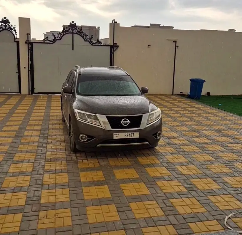 Nissan Pathfinder 2015 — photo 1 of 1