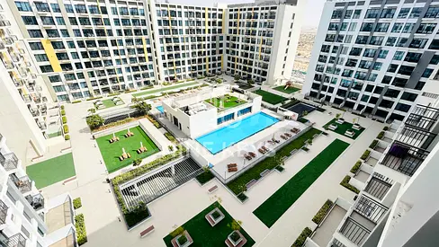 POOL VIEW | MULTIPLE OPTIONS | FITTED KITCHEN | VACANT
