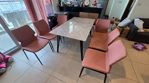 United Furniture - Hilt Dining Table full set with 6 chair