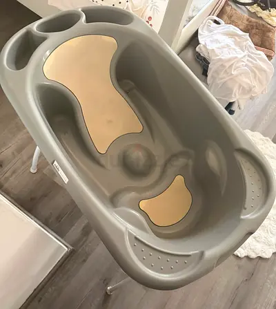 Cam Baby Bathtub with a stand