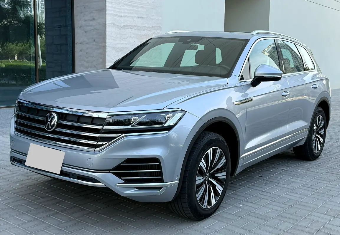 Volkswagen Touareg 2021 — photo 1 of 20
