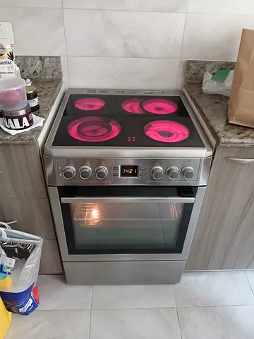 Blomberg four burner cooker electric ceramic 60cm