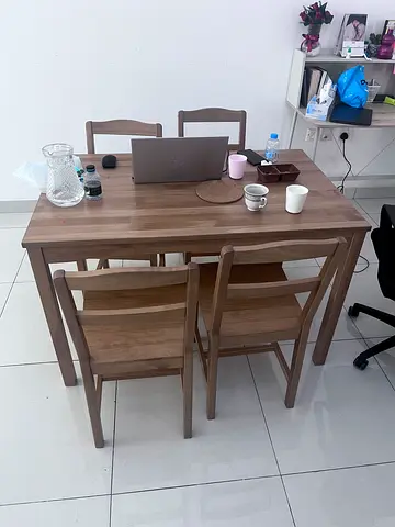 🍽️ 4-Seater Dining Table Set – Like New | Only 6 Months Used