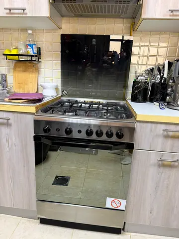 Indesit 4-Burner Gas Cooker with Oven – Excellent Working Condition