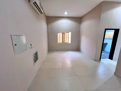 اقل الاسعار _ سكن عائلي _ مساحه كبيره _ تكيفات اسبليت _ سهل لمخرج الشارقه ودبي