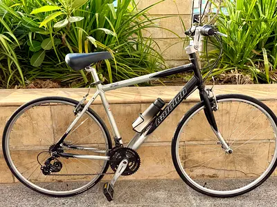 ALUMINUM Hybrid/City Road Bike - Lightweight frame with bottle cage, good condition