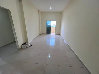 عقار سكني متميز مع بلكونة بإطلالة ممتازة وتكييف مركزي | موقع استراتيجي ومخدوم في الروضة 3 وسهل المخرج لطريق الشيخ محمد بن زايد وتسهيلات على 6 دفعات