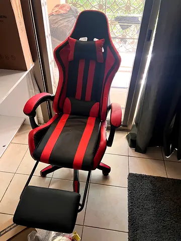Red Gaming Chair – Excellent Condition – AED 100