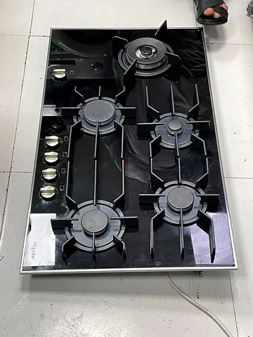 This Miele KM3054-1 94cm Gas Hobs 5 burner black ceramic glass surface built-in integrated
