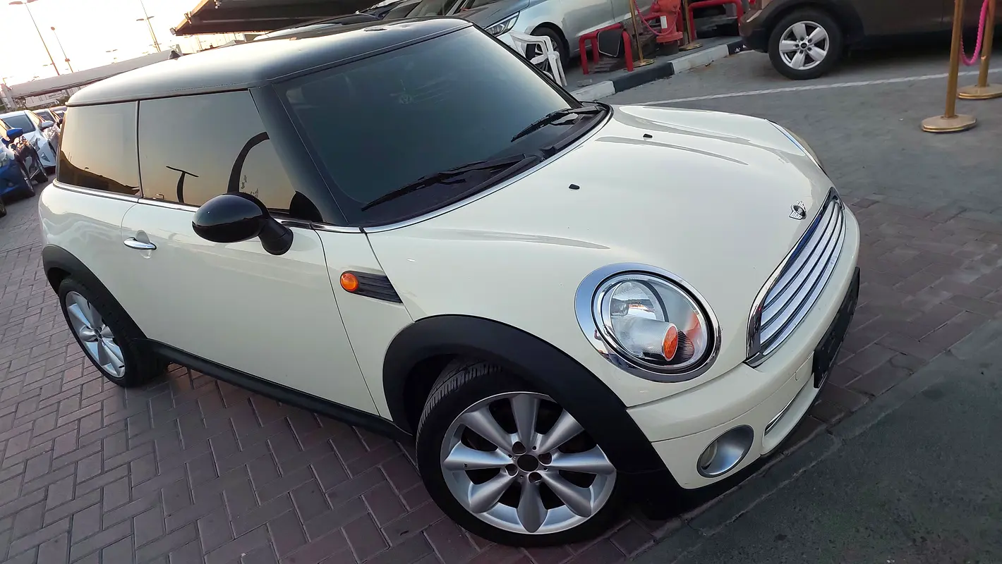 MINI Cooper 2011 — photo 1 of 19