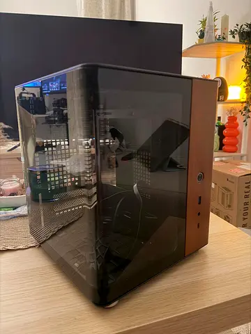 Jonsbo-TK0, Compact mini-ITX PC case with tempered glass and wooden side panel