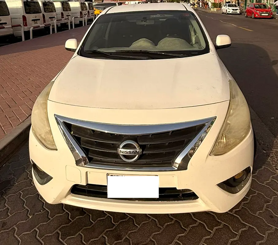 Nissan Sunny 2015 — photo 1 of 8