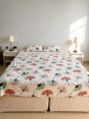 King size bed + side tables + lamps