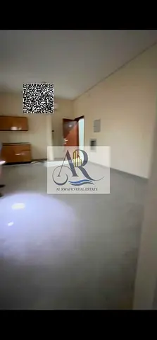 سكن موظفات متاح في الجرف 2 الصناعية – عجمان، بمبنى مستقل ومجهز بالكامل، يوفر بيئة مريحة ومنظمة للسكن مع مرافق مشتركة واسعة ومناسبة.