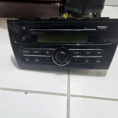 Used Car Stereo Head Unit with CD Player and AUX for Mitsubishi Attrage